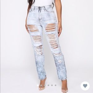 Mid rise ripped mom jeans